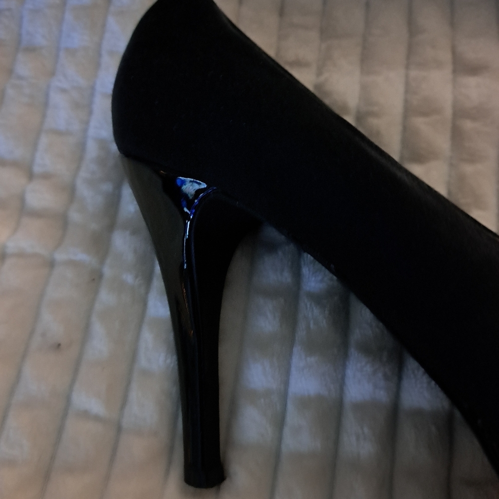 Heels - Picture 3 of 5